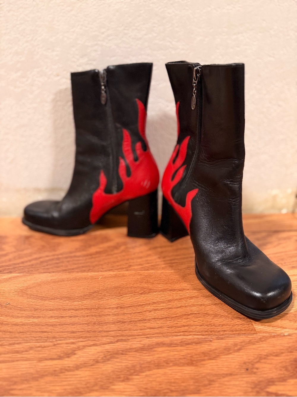 Vintage Harley-Davidson Black Leather Red Flame Ankle Boots Size 6